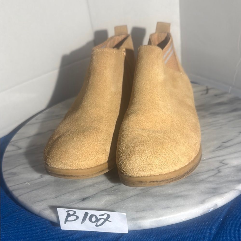 Toms Women's Suede Chelsea Booties in Light Tan